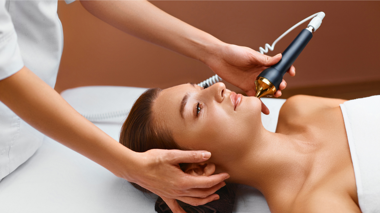 Client receiving non-toxic medical spa treatment by a physician