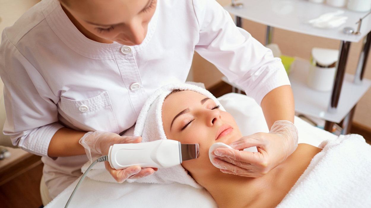 Medspa provider performing medical spa treatment booked using medical spa software for client management