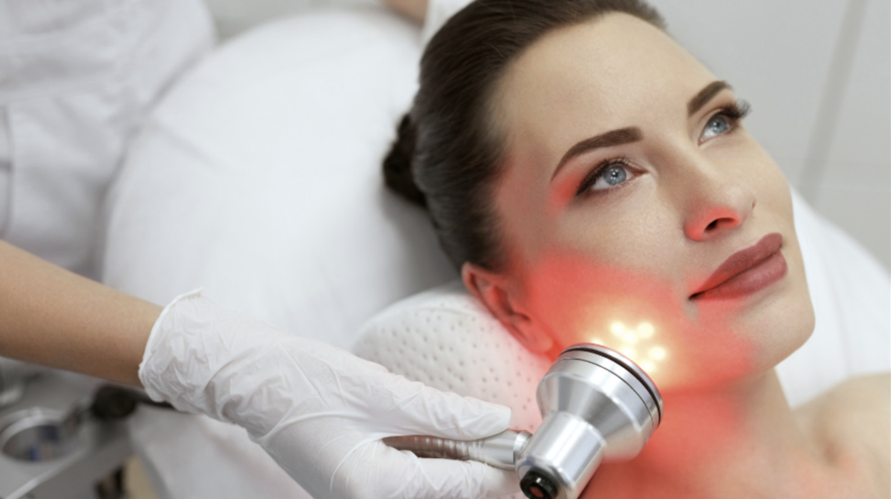 Using the best medical spa software, the client is receiving red-light therapy.