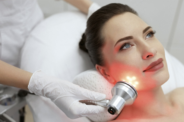 Using the best medical spa software, the client is receiving red-light therapy.