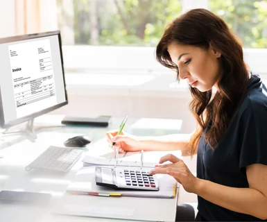 Aesthetician uses medispa software for data analysis.