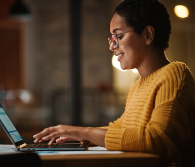 Woman schedules her aesthetic appointment online.